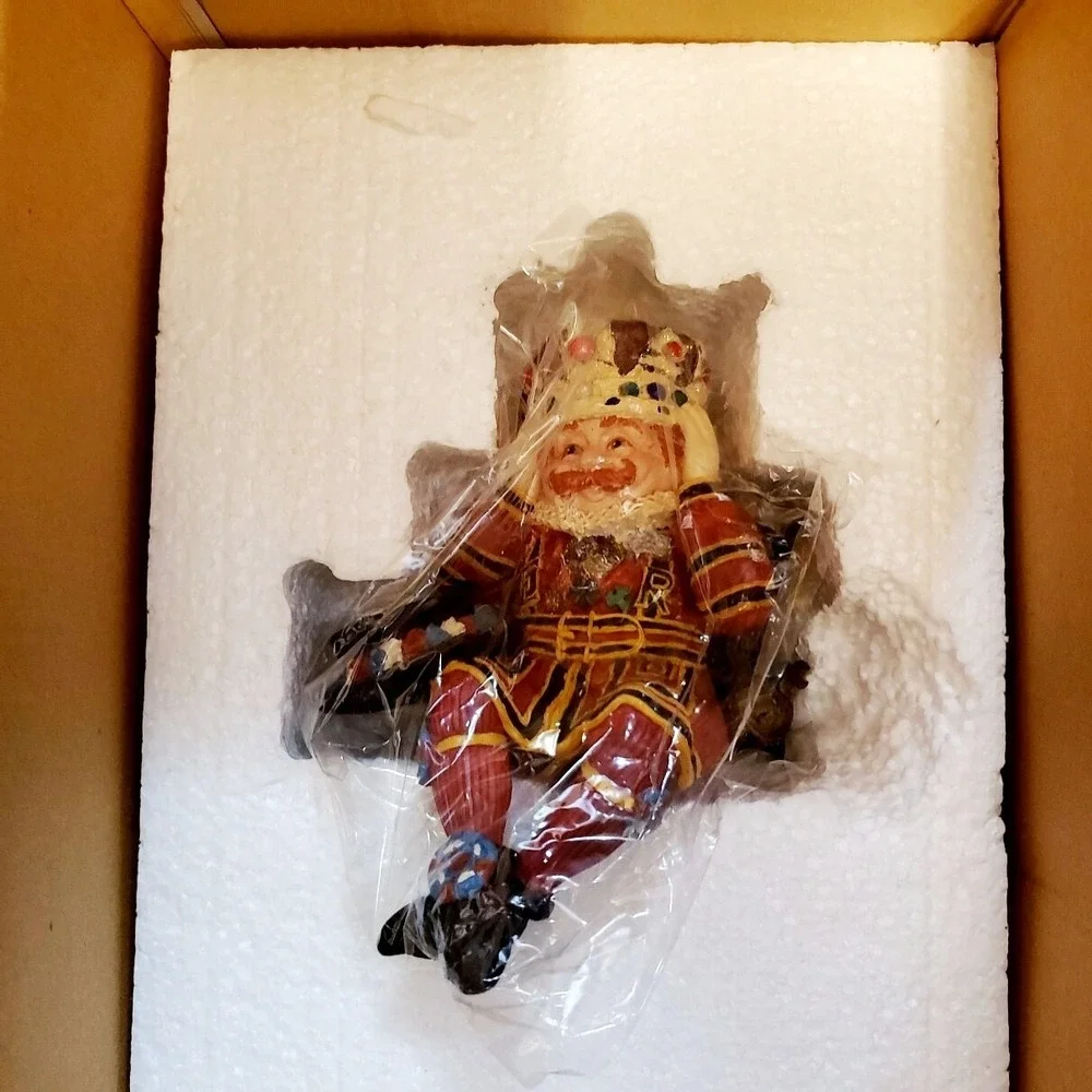 The Keeper Of The Crown Jewels Mantle Desk or Shelf Figurine Shenandoah‎ NIB